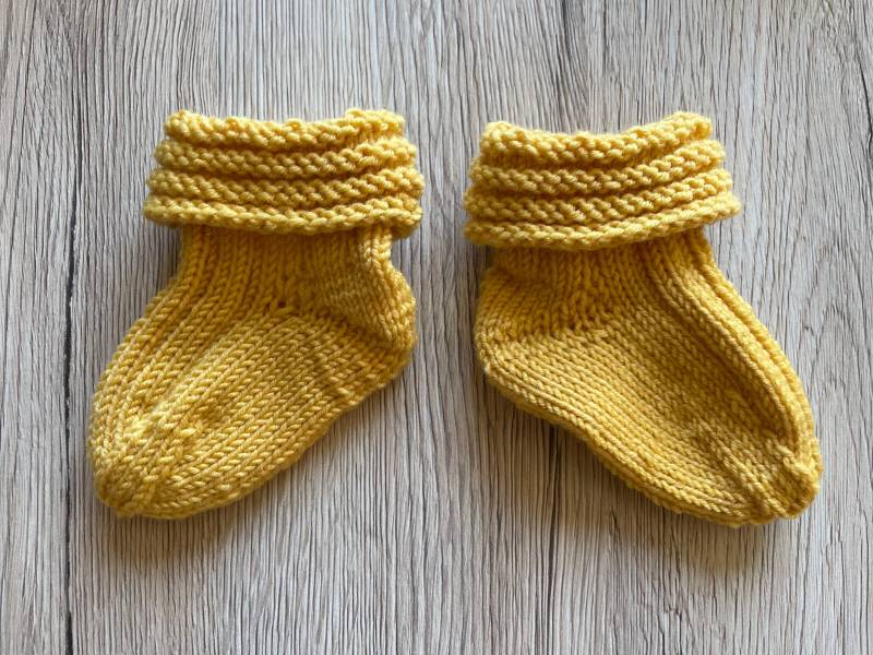Babysocken - Handgestrickt Bis Etwa 3 Monate von Stricklieschen2008