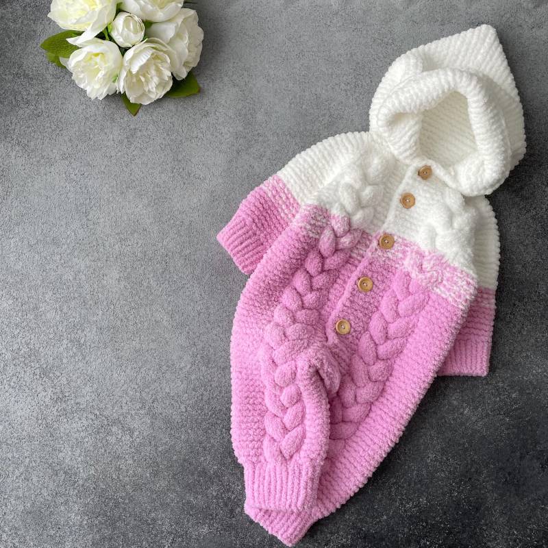 Gestrickter Baby Overall | Handgemacht Flieder Rosa Weiß Neugeborenes Geschenk Zur Geburt Strampler von Strickmaeuschen