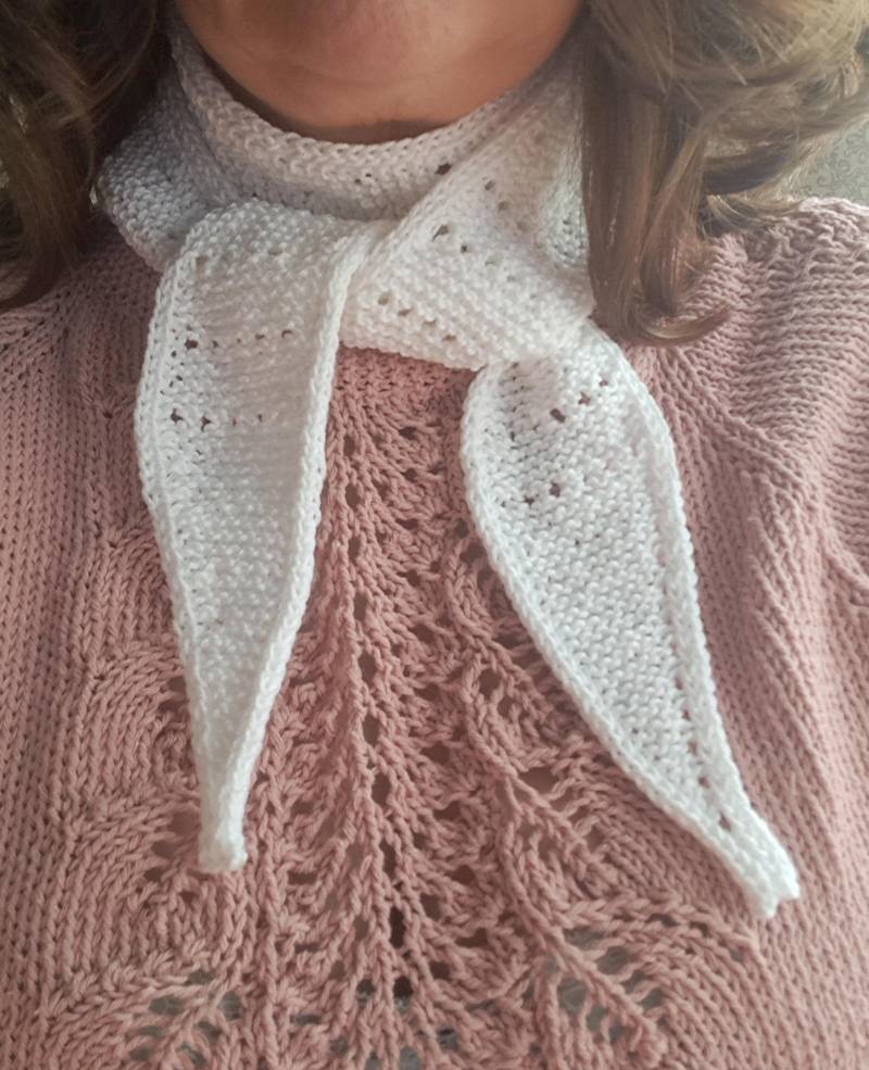 Handgestricktes Halstuch Sophie Schal Scarf Shawl Geschenkidee Damen Unikat Weiß von Strickmariechen