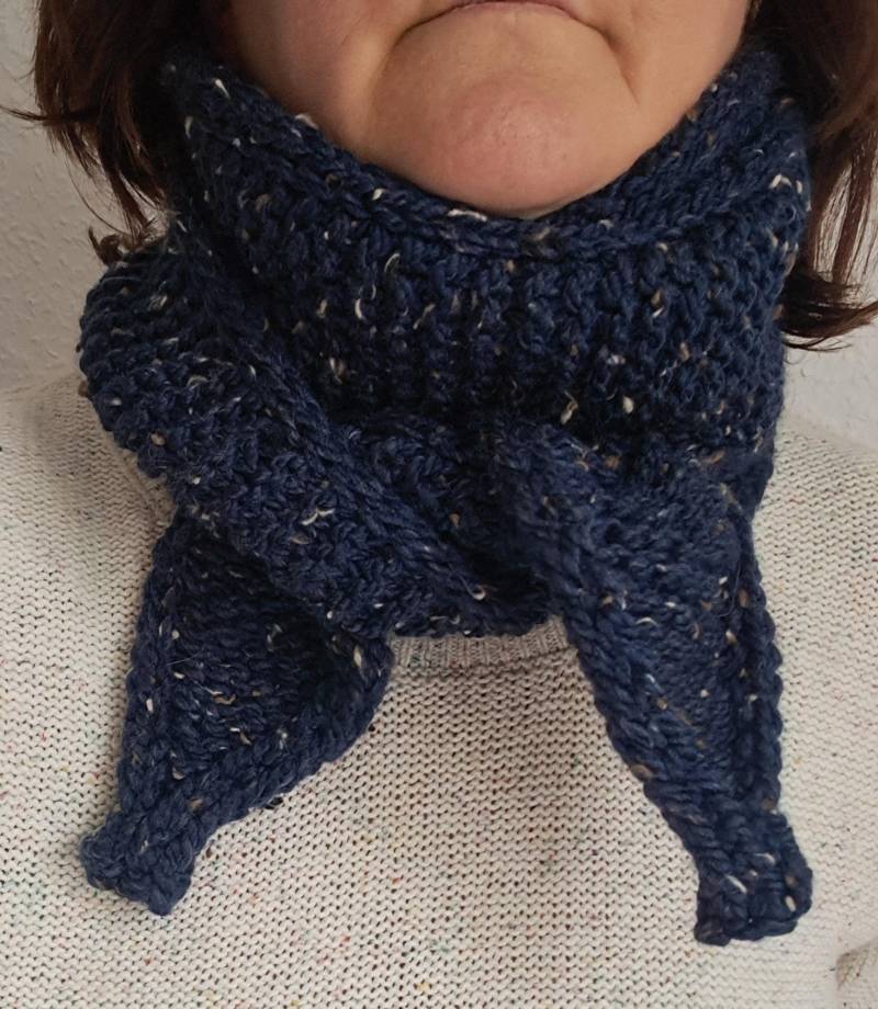 Handgestricktes Halstuch Sophie Schal Scarf Shawl Geschenkidee Damen Unikat von Strickmariechen