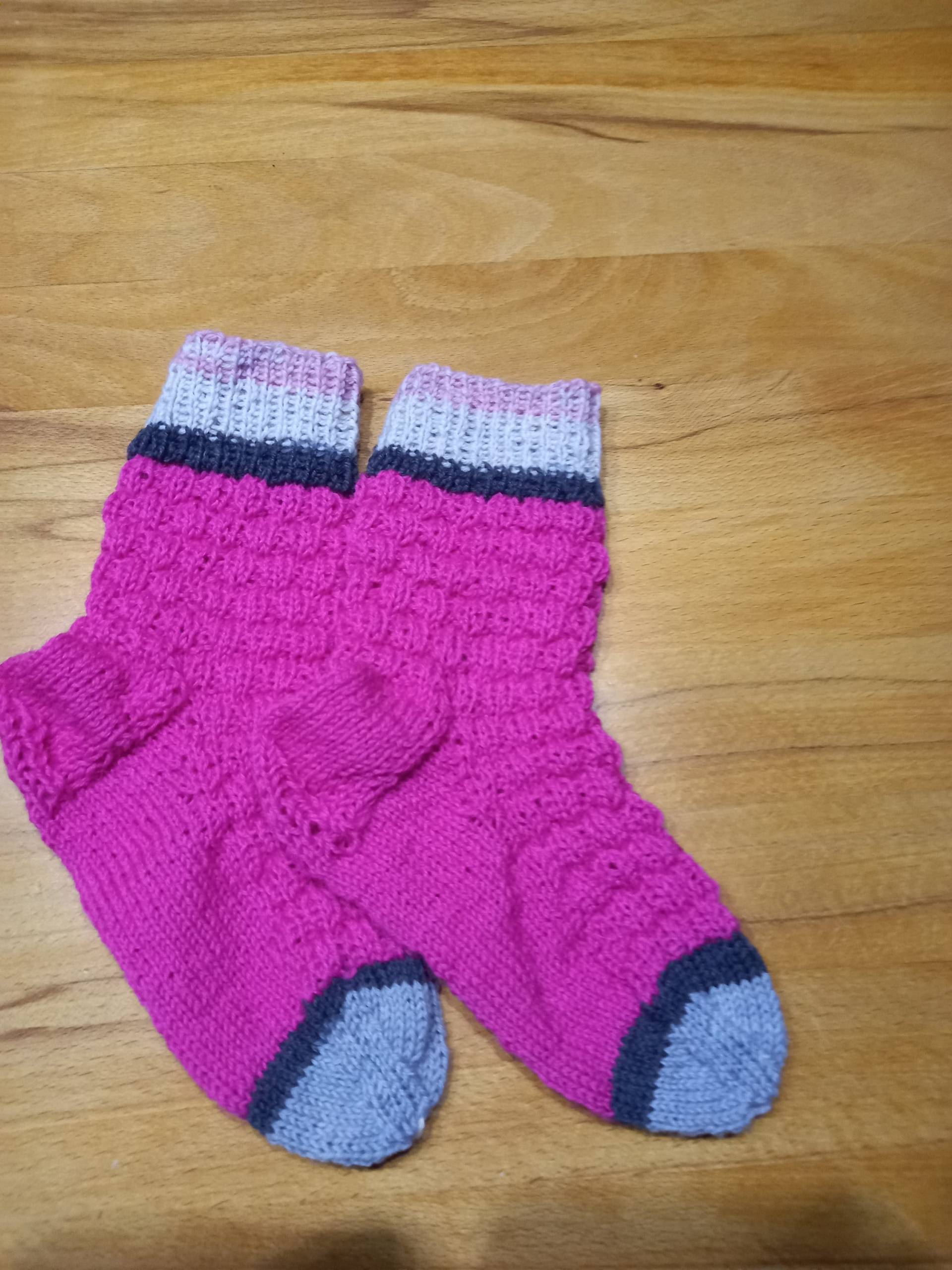 Handgestrickte Kindersocken, Gr.30/31, Pinkfarben von StricknudelEva