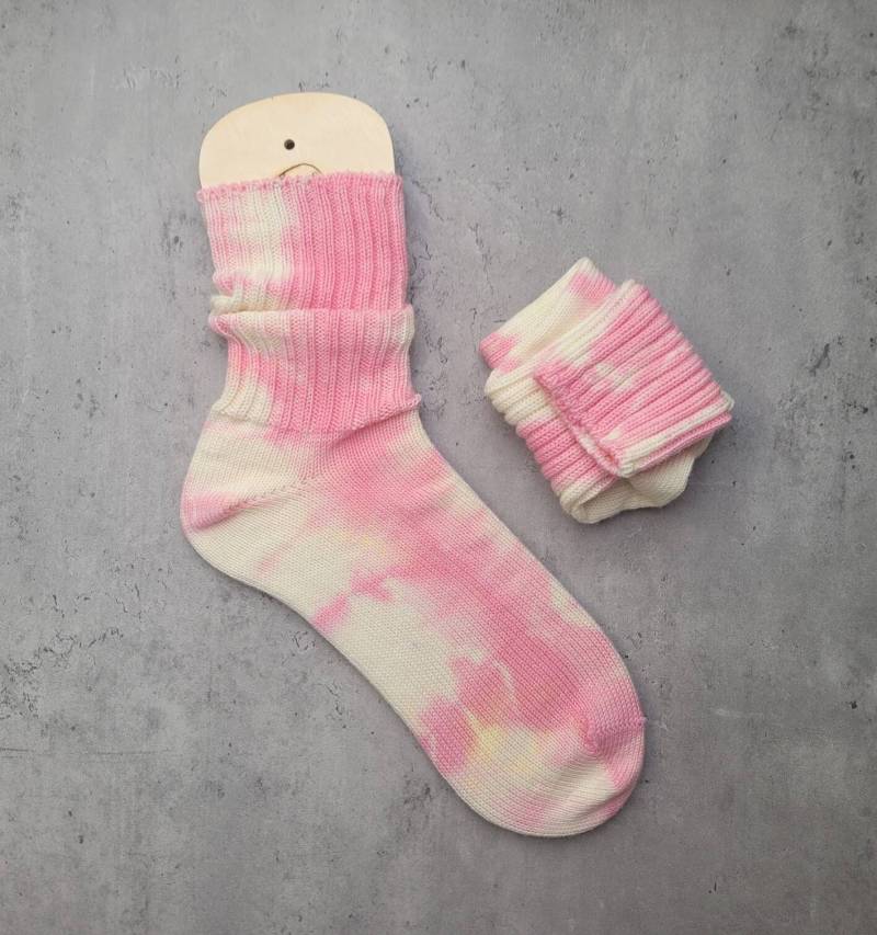 Handgefärbte Socken Wollsocken 42/43 von StrickoholicYarns