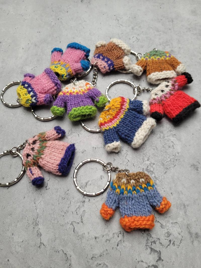 Schlüsselanhänger Handgestrickt Minipullover Schlüsselanhänger Handgestrickt Minipullover von StrickoholicYarns