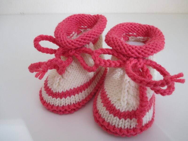 Creme Pink Gestreifte Babyschuhe 3-6 Monate Aus Wolle von Stricksach