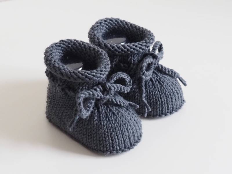 Handgestrickte Dunkelgraue Babyschuhe | 0-3 Monate Weiche Wolle Mit Rollrand & Kordel Geschenk Zur Geburt Waschbar Aus Reiner von Stricksach