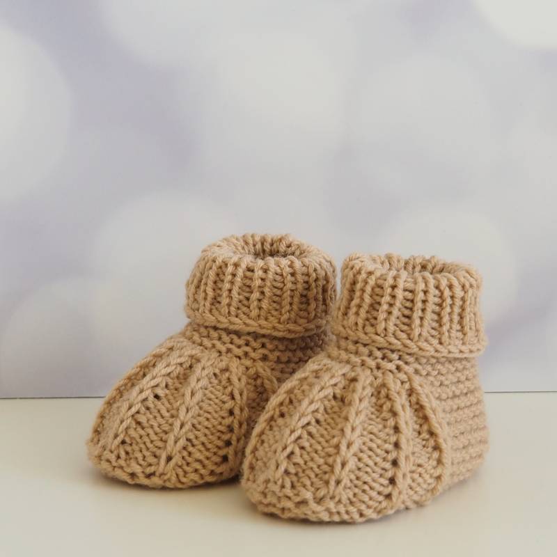 Luxuriöse Handgestrickte Babyschuhe Aus Wolle & Alpaka, Beige, 0-3 Monate - Warm Und Weich Im Patentmuster von Stricksach