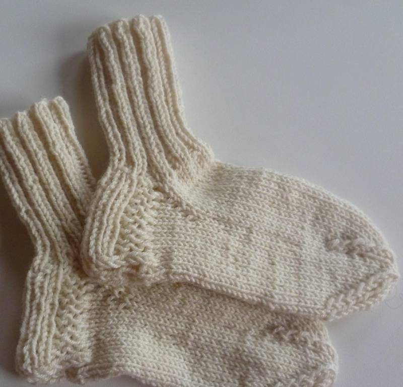 Mit Liebe Handgestrickte Baby-stricksocken Mit Einer Sohlenlänge Von 11, 5 cm Mit Liebe Handgestrickte Baby-stricksocken Mit Einer Sohlenlänge Von 11, 5 cm von StrickschuhZauberfee