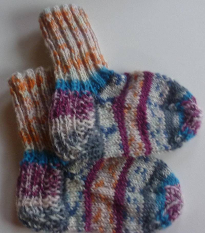 Mit Liebe Handgestrickte Baby-stricksocken Mit Einer Sohlenlänge Von Ca. 10, 5 cm von StrickschuhZauberfee