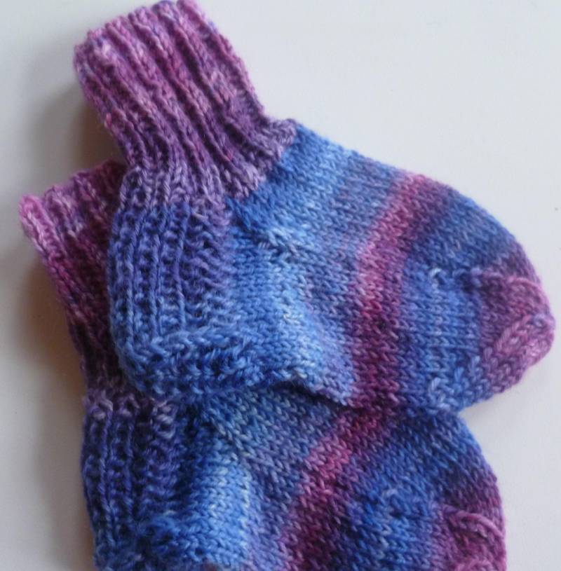 Mit Liebe Handgestrickte Baby-stricksocken Mit Einer Sohlenlänge Von Ca. 11, 5 cm Mit Liebe Handgestrickte Baby-stricksocken Mit Einer Sohlenlänge Von Ca. 11, 5 cm von StrickschuhZauberfee