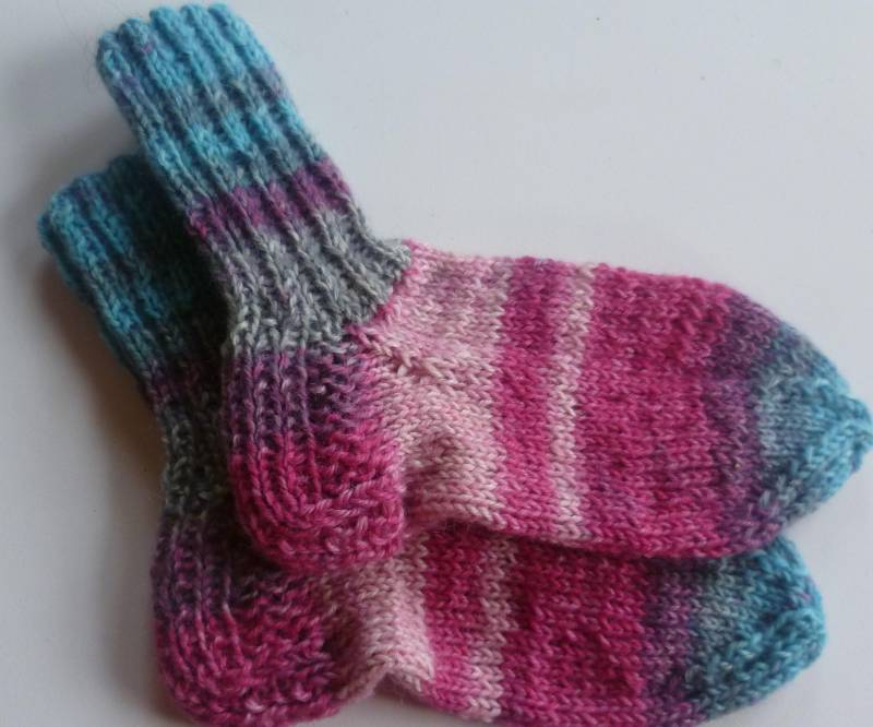 Mit Liebe Handgestrickte Baby-stricksocken Mit Einer Sohlenlänge Von Ca. 13 cm Mit Liebe Handgestrickte Baby-stricksocken Mit Einer Sohlenlänge Von Ca. 13 cm von StrickschuhZauberfee
