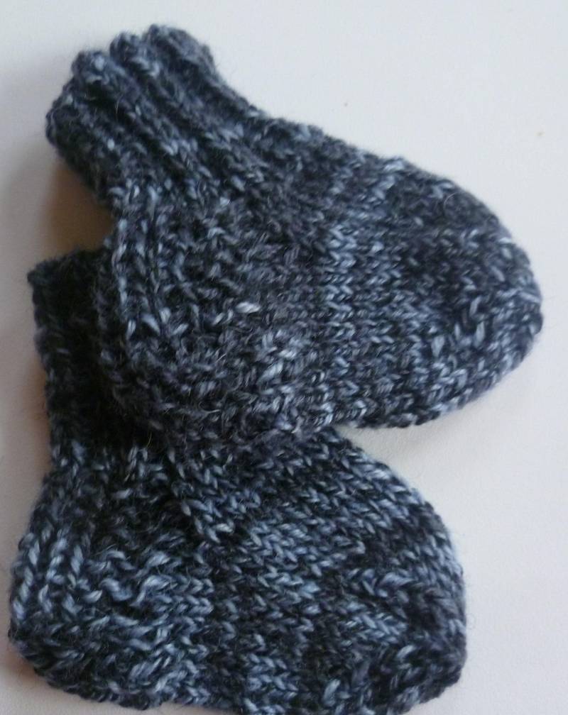 Mit Liebe Handgestrickte Baby-stricksocken Mit Einer Sohlenlänge Von Ca. 7, 5 cm von StrickschuhZauberfee
