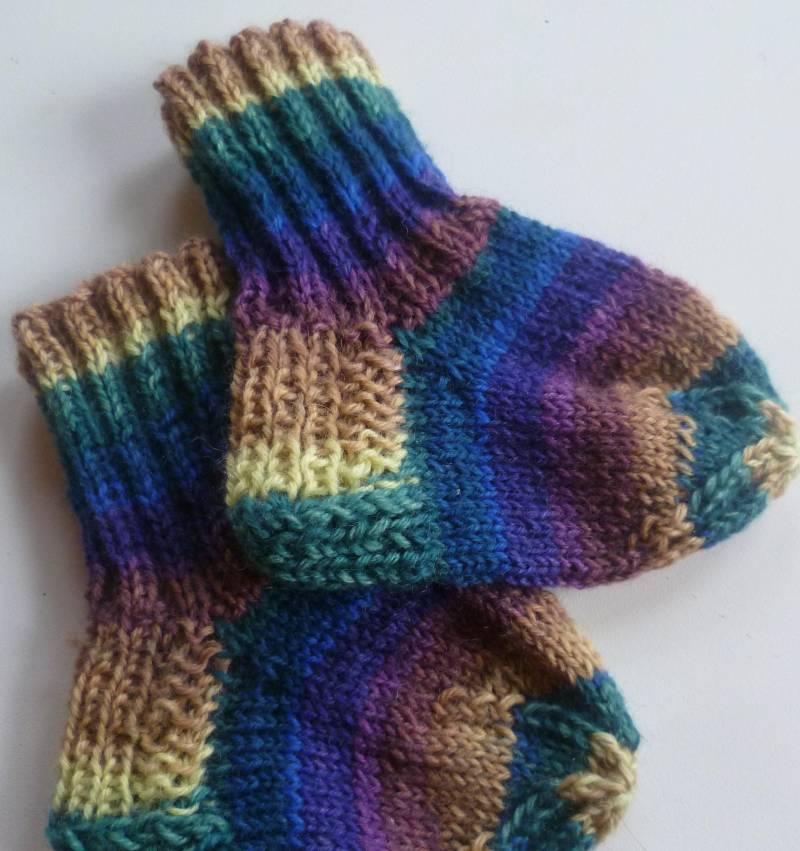 Mit Liebe Handgestrickte Baby-stricksocken Mit Einer Sohlenlänge Von Ca. 9, 5 cm von StrickschuhZauberfee