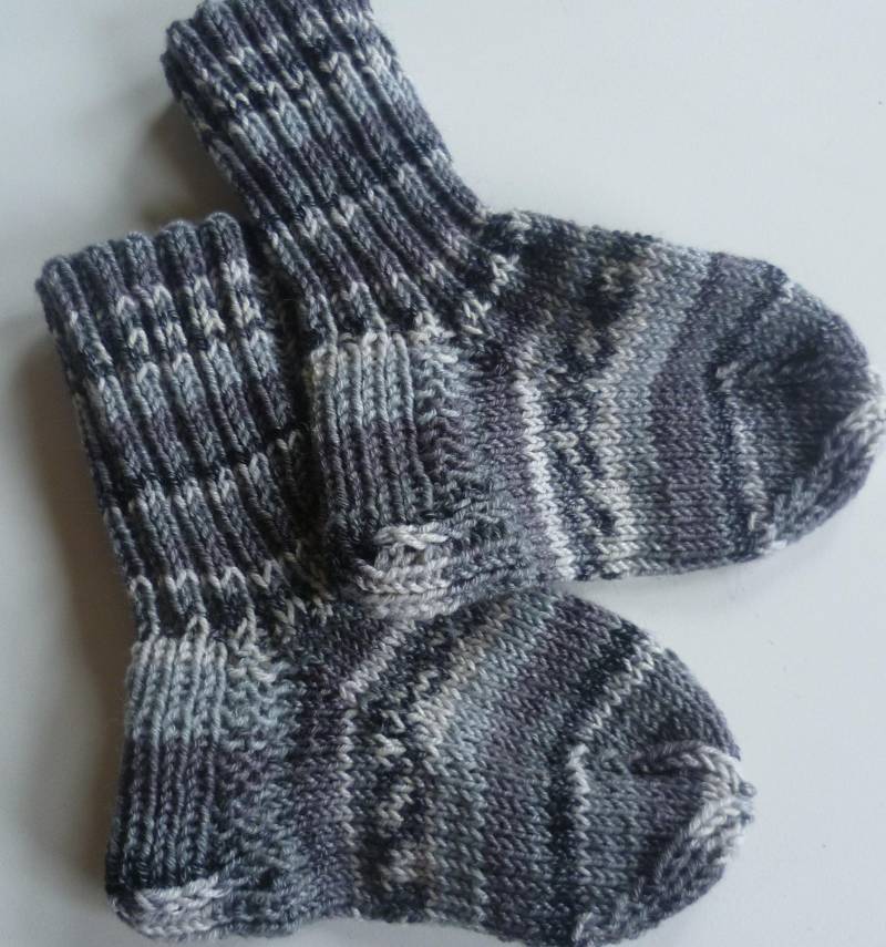 Sofort Lieferbar Babystricksocken Mit Einer Sohlenlänge Von Ca. 11, 5 cm von StrickschuhZauberfee