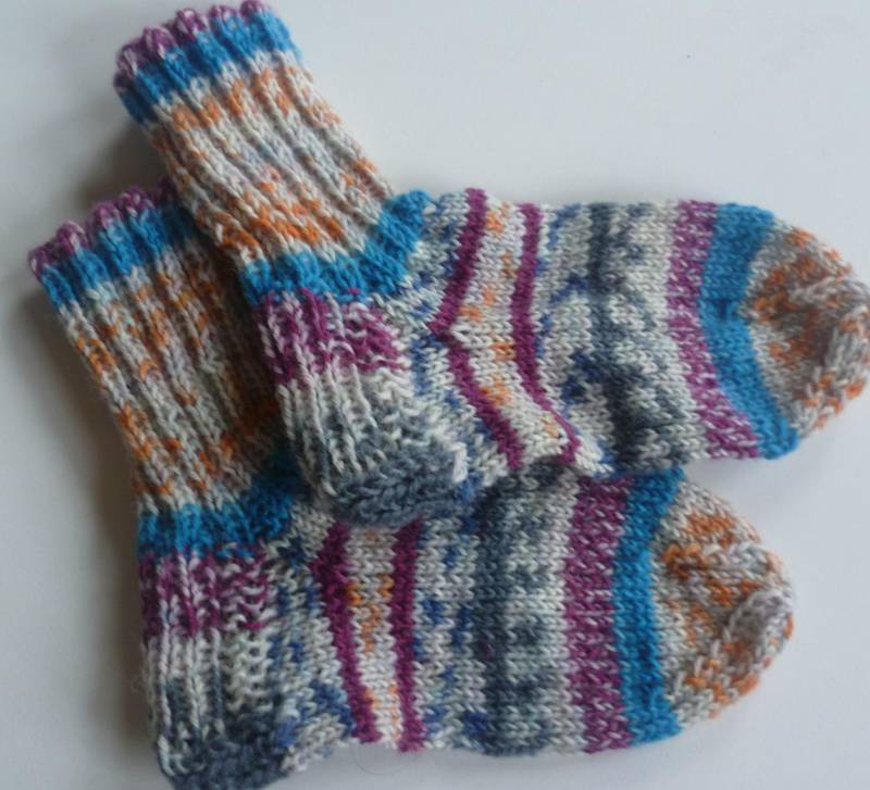 Sofort Lieferbar Babystricksocken Mit Einer Sohlenlänge Von Ca. 14 cm von StrickschuhZauberfee