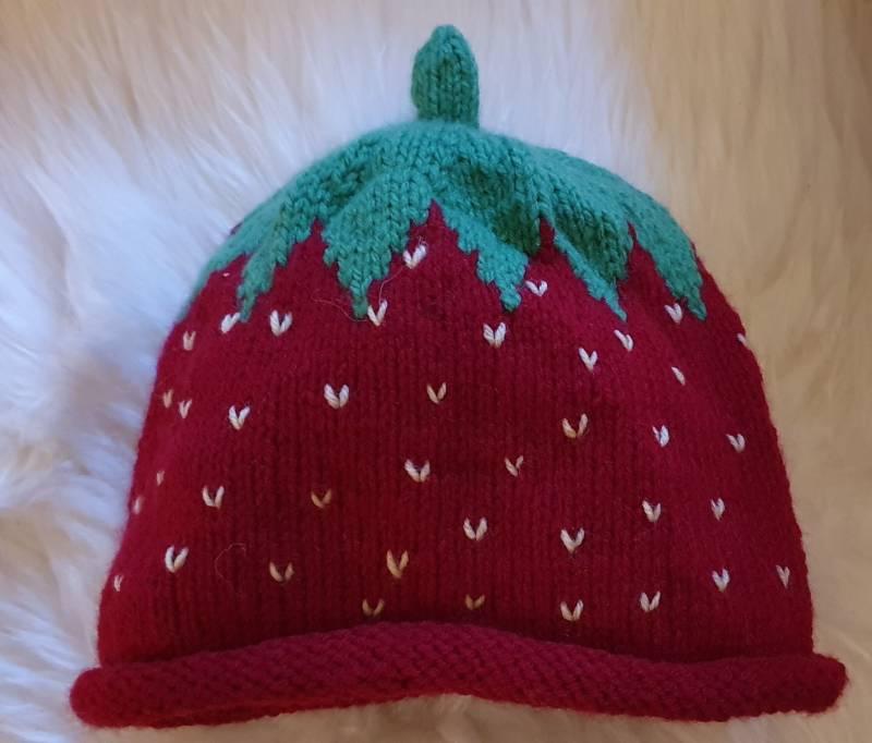 Erdbeermütze Für Die Kleinen von StrickundCo