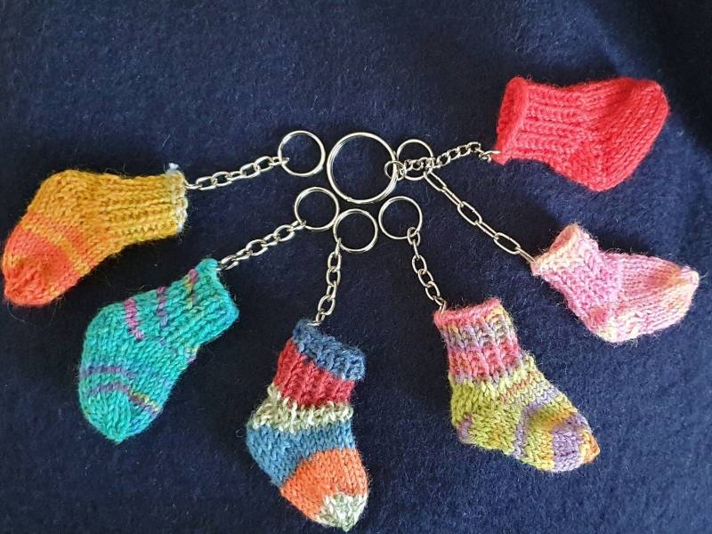 Schlüsselanhänger "Söckchen" von StrickundCo