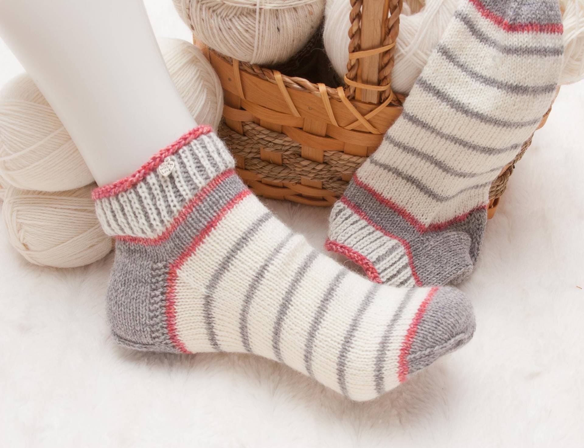 Handgestrickte, Schicke Sneaker-Socken, Gr. 38 - 40 Aus Hochwertiger Markenwolle von StrickundNaehzeug