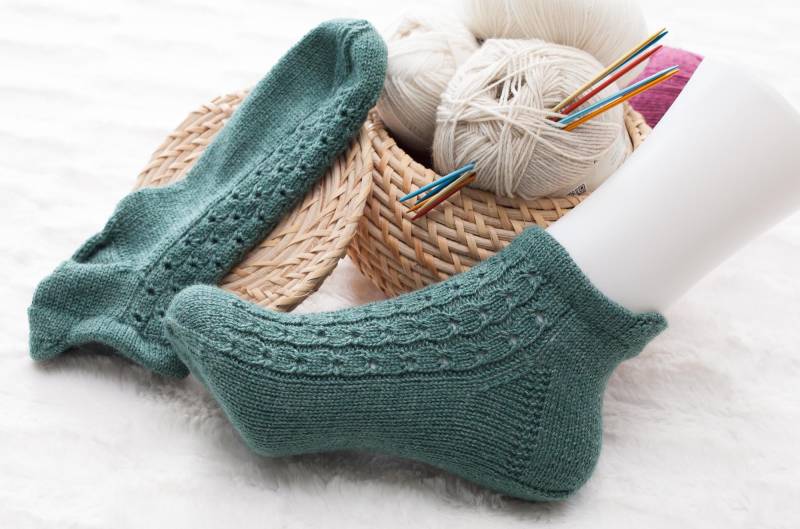 Handgestrickte Sneakersocken Mit Hübschem Lochmuster Gr. 38/39 Handgestrickte Sneakersocken Mit Hübschem Lochmuster Gr. 38/39 von StrickundNaehzeug