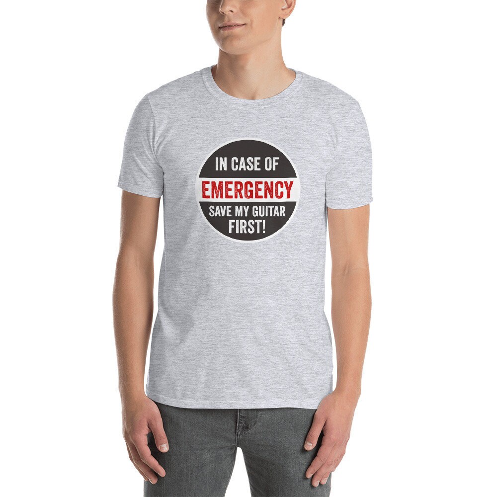 Im Notfall Speichern Sie Meine Gitarre Erste Lustige Musiker Humor Geschenk T-Shirt Im Notfall Speichern Sie Meine Gitarre Erste Lustige Musiker Humor Geschenk T-Shirt von StrikeAChordClothing