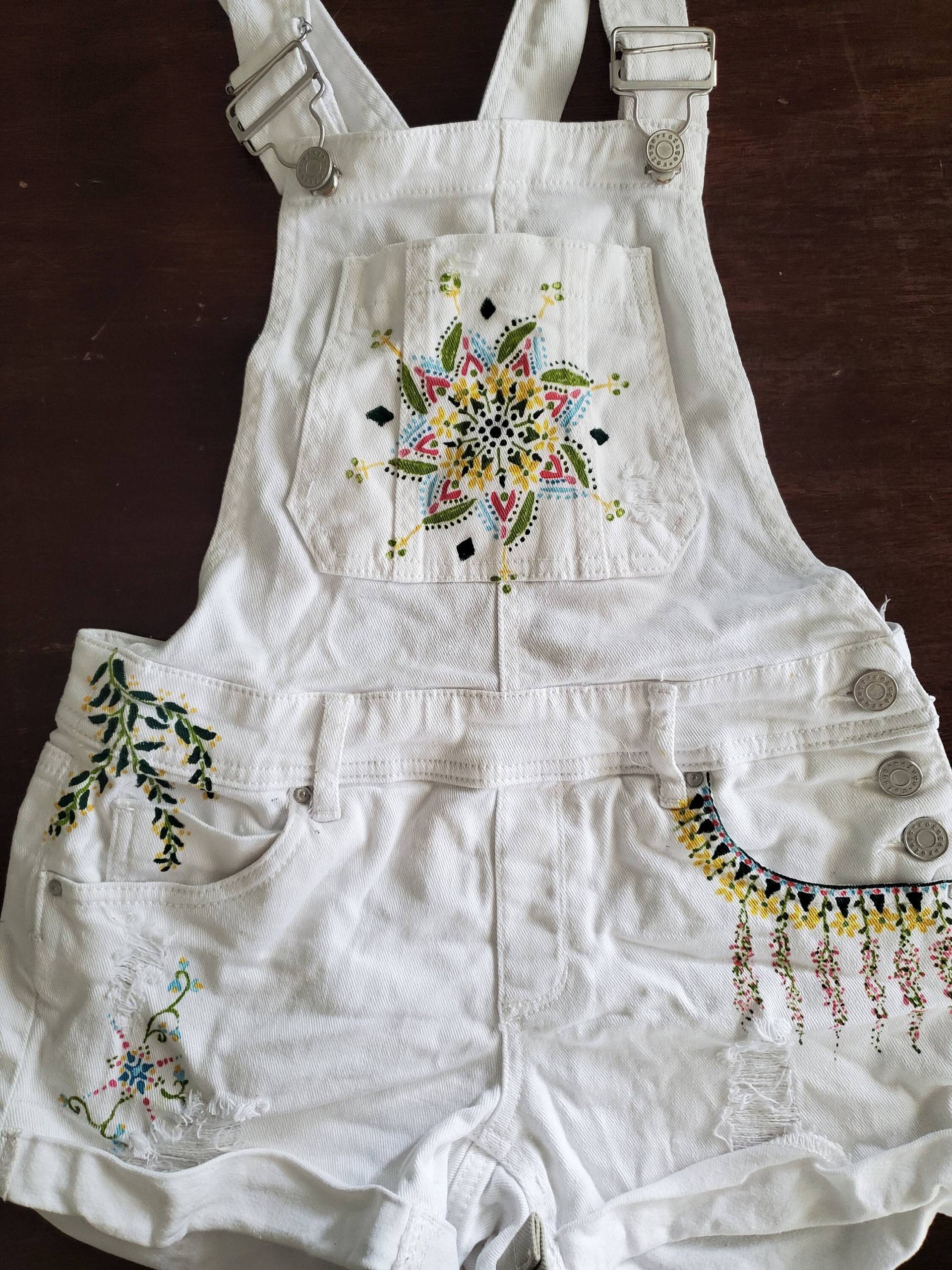 Handbemalte Kurze Weiße Overalls Handbemalte Kurze Weiße Overalls von StringLilyCreations