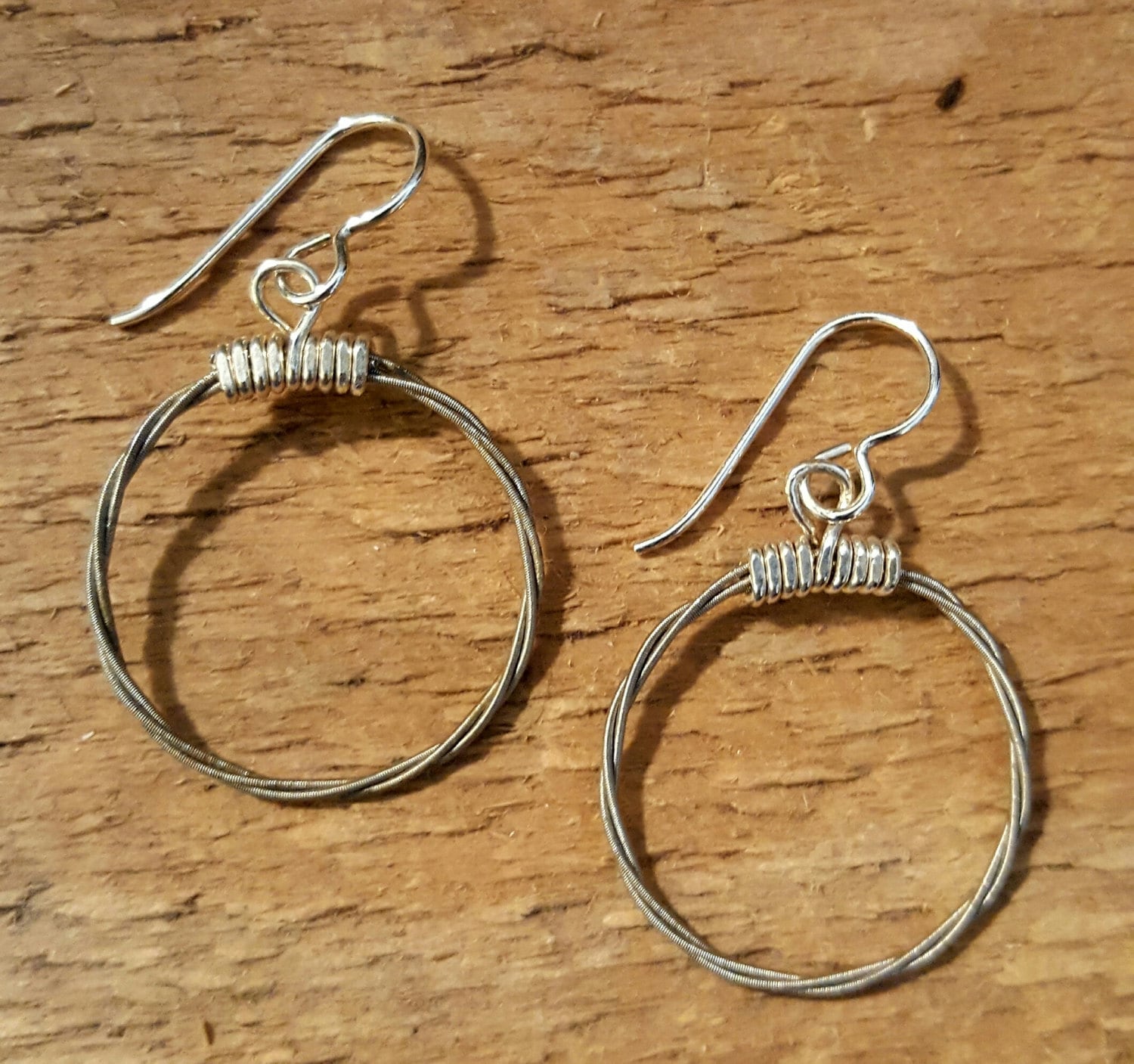 Recycelte Gitarrensaite Verschlungen" Creolen von StringinAlongwithME