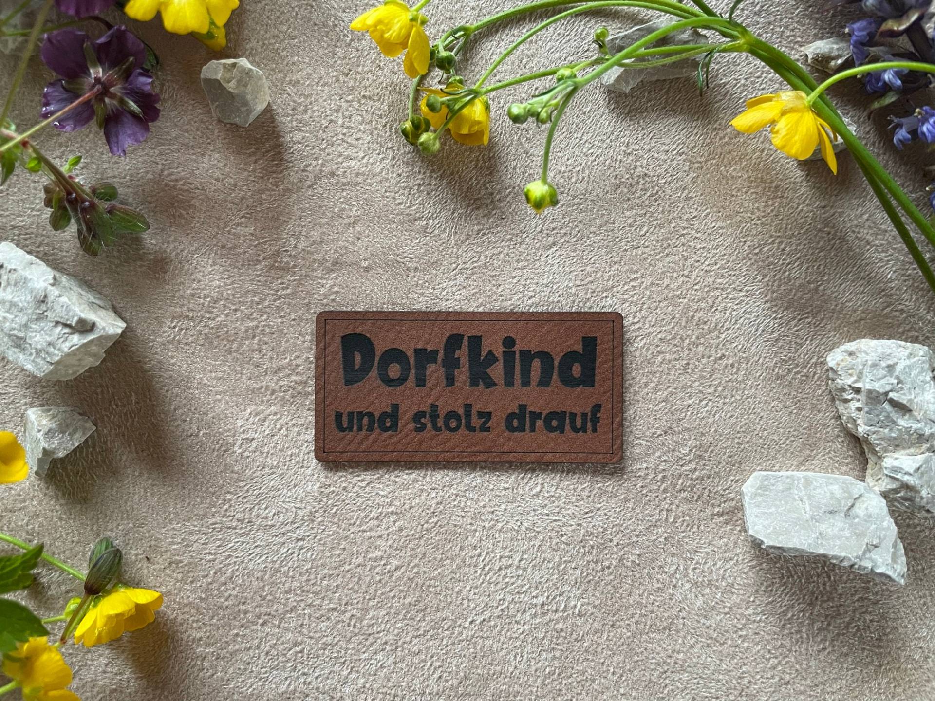 Lederlabel #173 Dorfkind Und Stolz Drauf, Patch, Aufnäher, Label, Tüddel Lederlabel #173 Dorfkind Und Stolz Drauf, Patch, Aufnäher, Label, Tüddel von Stritzikistl