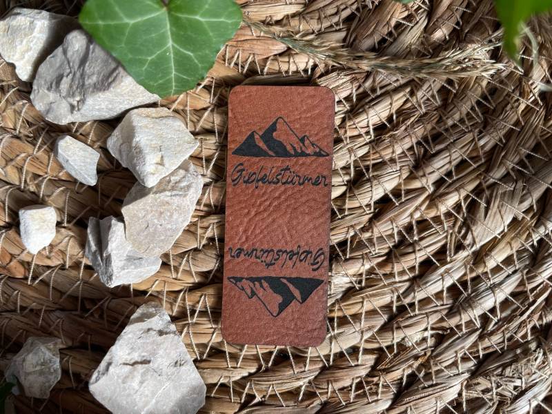 Lederlabel #331 Gipfelstürmer, Label, Patch, Aufnäher, Klapplabel, Mountainlovers von Stritzikistl