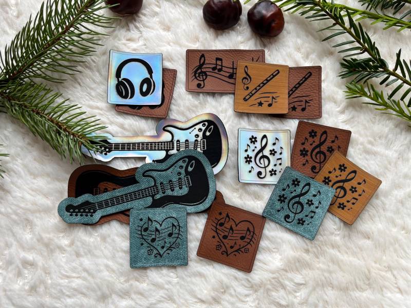 Lederlabel Musik, Notenschlüssel, Kopfhörer, Gitarre, Flöte von Stritzikistl