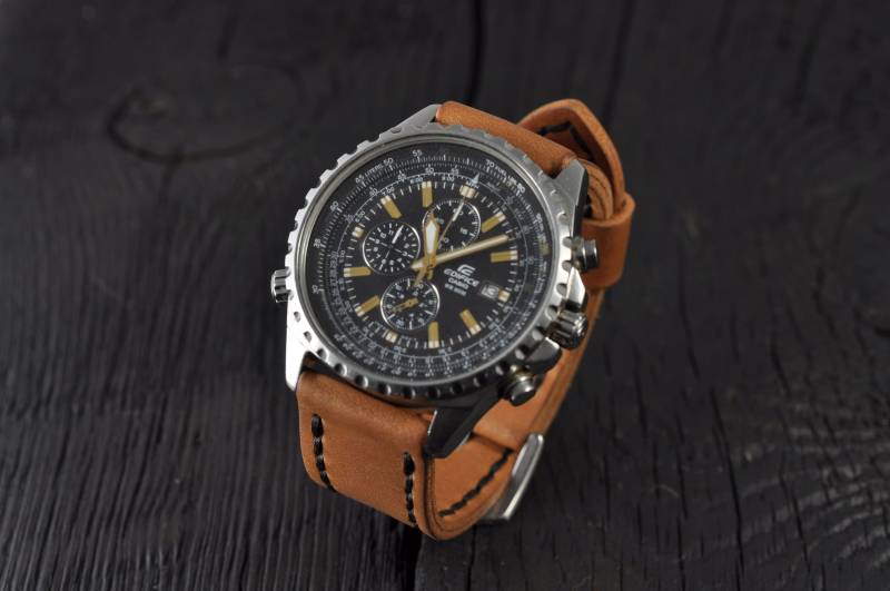 Handgefertigtes Leder Herren Uhrenarmband 16mm 18mm 20mm 22mm 24mm 26mm Tan von StrongHorseCraft