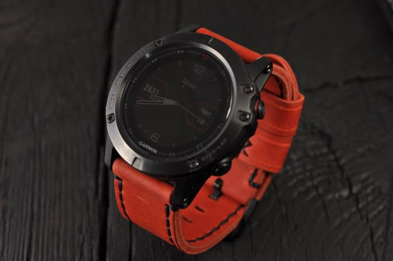 Handgefertigtes Lederarmband Für Die Garmin Fenix 3, Und 5/5S/5x Sportuhren Lava von StrongHorseCraft