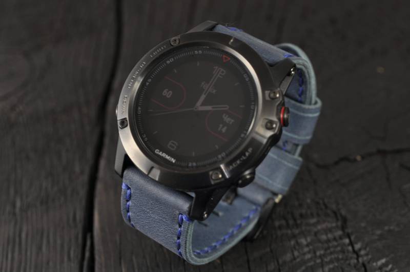Handgefertigtes Lederarmband Für Die Garmin Fenix 3, Und 5/5S/5x Sportuhren Scharfes Blau von StrongHorseCraft