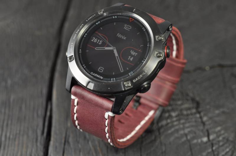 Handgefertigtes Lederarmband Für Die Garmin Fenix 3, Und 5/5S/5x Sportuhren Weinrot von StrongHorseCraft