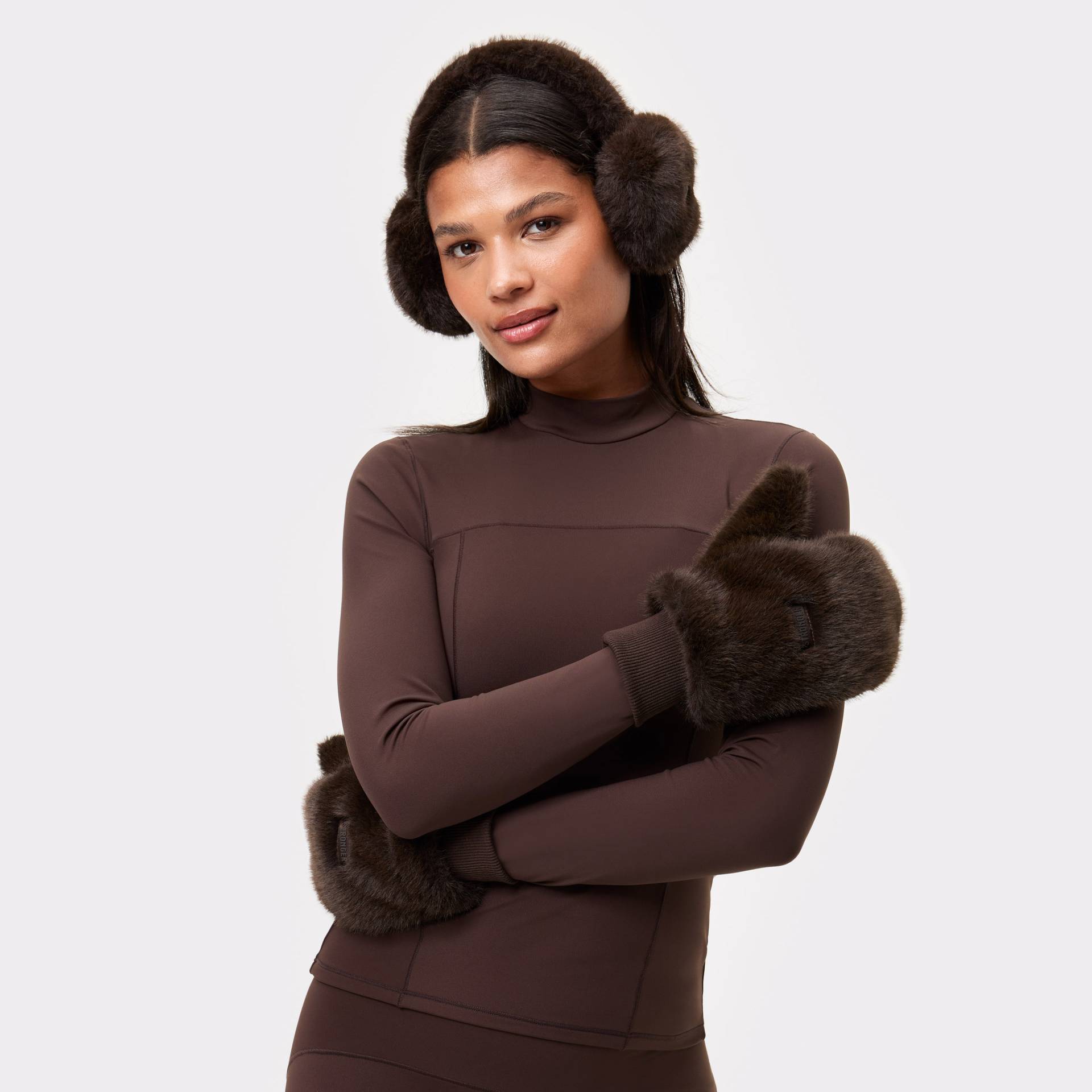 Faux Fur Mittens von Stronger