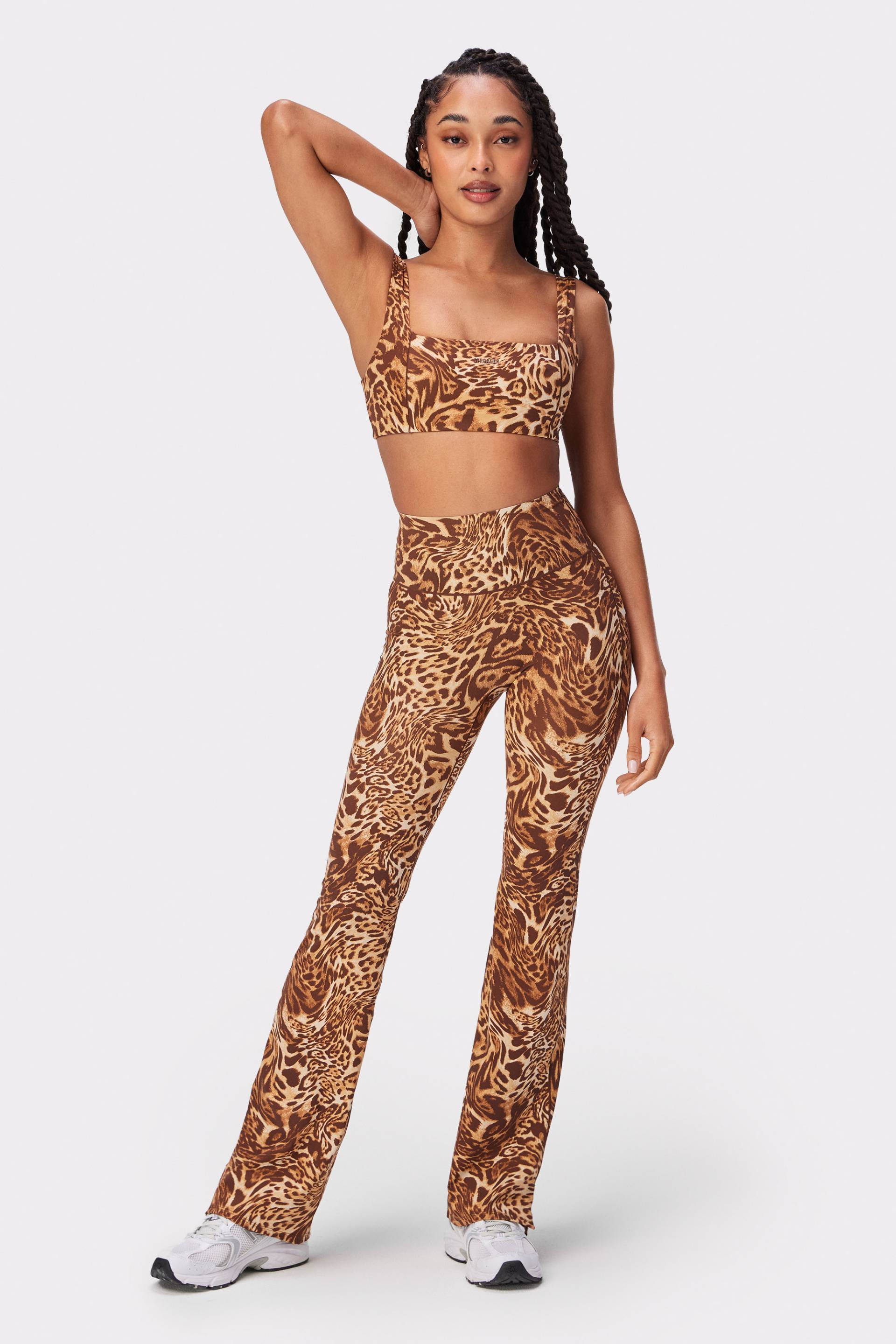 Sleek Flared Leggings von Stronger