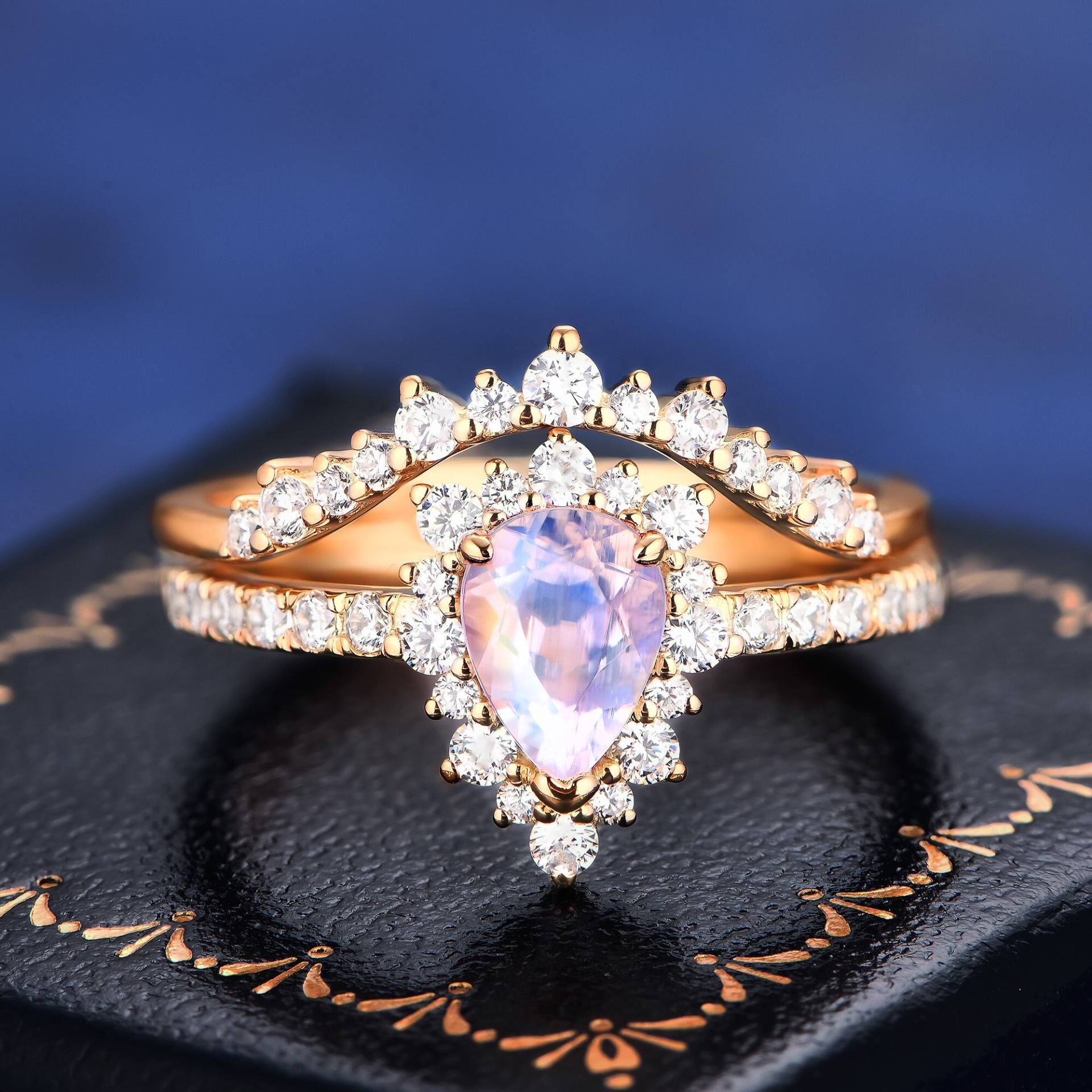 Geschenke Für Sie K Massive Gold Pear Cut Natürlicher Mondstein Ring Set Frauen Verlobung Hochzeit Band Luxus Handarbeit Jahrestag von StuartTreesr