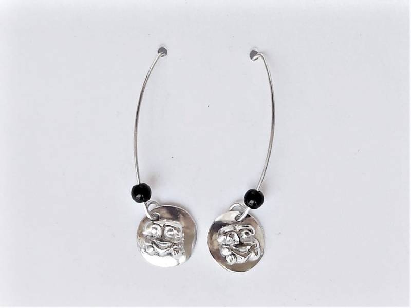sterling Alutiiq Petroglyphen-Ohrringe An Langen Drähten, Felskunst-Schmuck, Alaska-Geschenk, Kodiak-Accessoire von StuckOnSilver