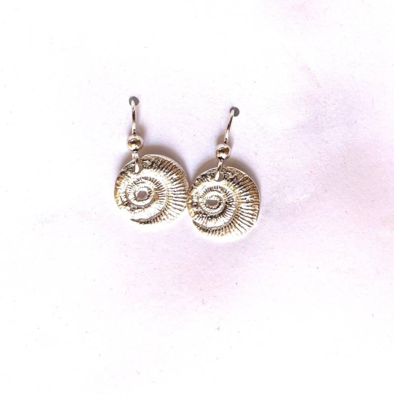 sterling Ammonit Ohrringe, Geologie Accessoire, Rock Hound Schmuck, Fossile Replik, Geologen Geschenk von StuckOnSilver
