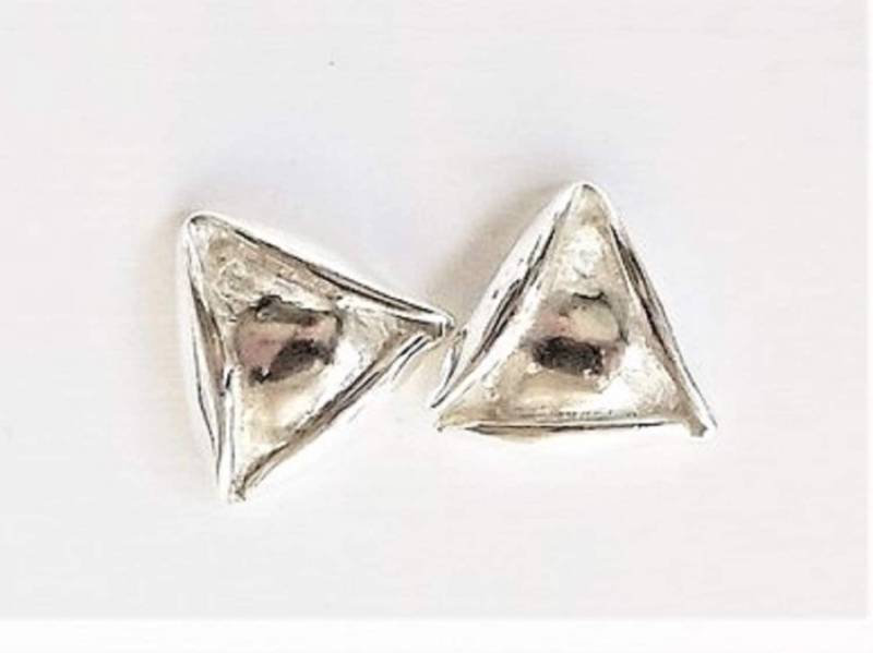 sterling Tricorn Post Ohrringe, Patriot-Fan-Ohrringe, Piraten-Schmuck, Geschenk, Periode Drama-Fan-Kunst, Tricorner Hut Schmuck von StuckOnSilver