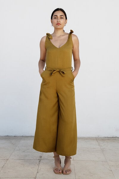 Studio Hertzberg JUMPSUIT "FA-SAA" AUS SEIDIG UND SAMTIGEM PREMIUM TENCEL von Studio Hertzberg