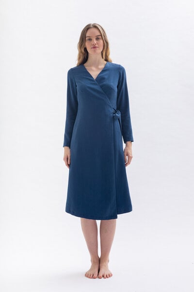 Studio Hertzberg Minimalistisches Wickelkleid *MA-LAA* aus 100% Tencel in blau oder petrolgrün von Studio Hertzberg