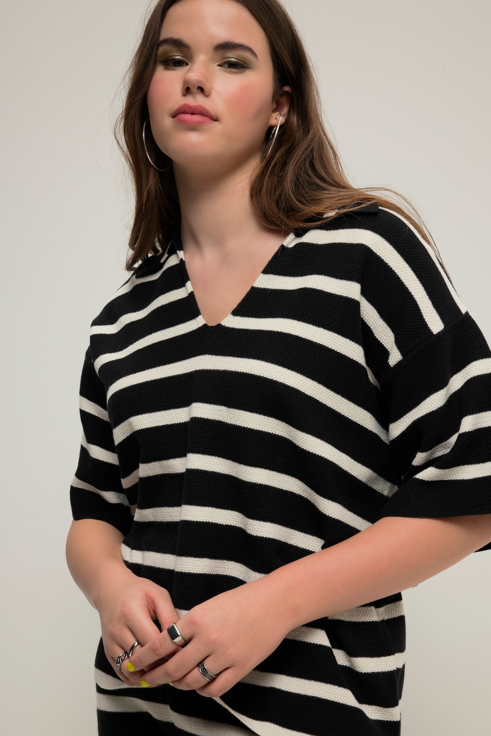 Große Größen Polo-Pullover, Damen, schwarz, Größe: 42/44, Viskose/Synthetische Fasern/Polyester, Studio Untold von Studio Untold