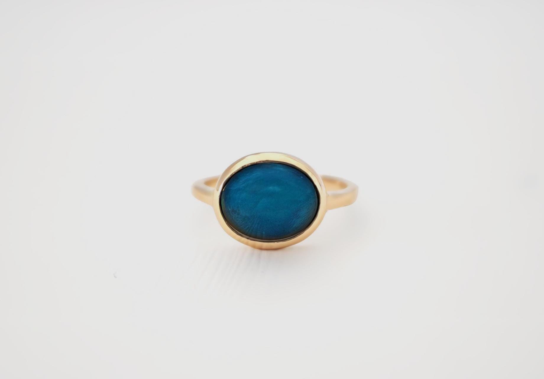 14K Gelbgold Oval Saphir Cabochon Lünette Ring von Studio1040