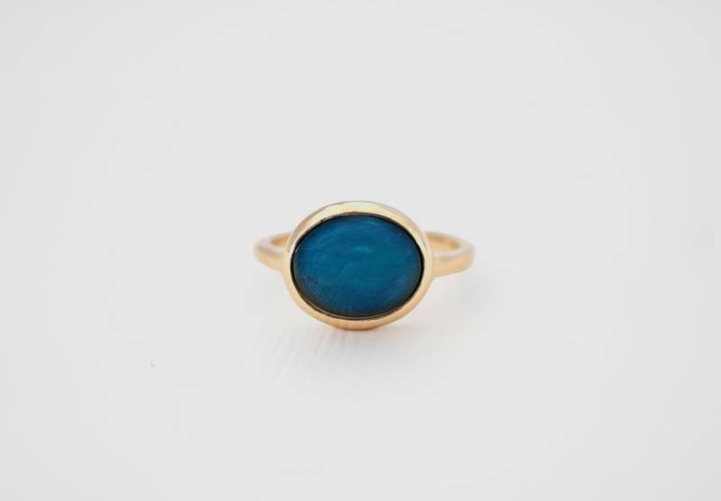 14K Gelbgold Oval Saphir Cabochon Lünette Ring von Studio1040