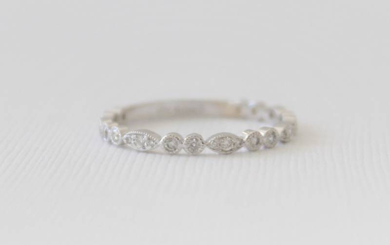 2 Mm Milgrained Diamant Eternity Bead Ring in 750 Weissgold von Studio1040