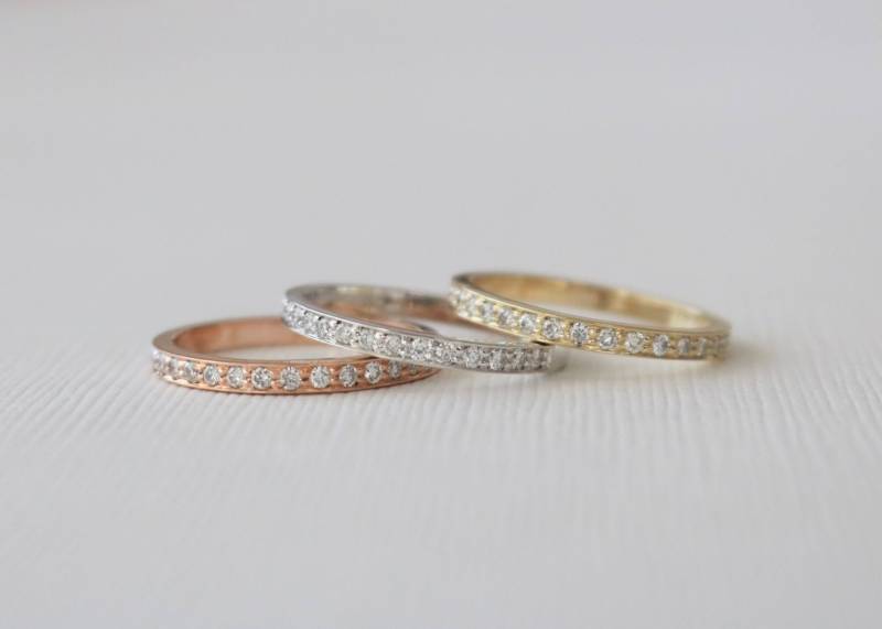 Handgemachter Ehering Aus 14K Gold Mit Diamant Halbe Ewigkeit, Stapelring von Studio1040