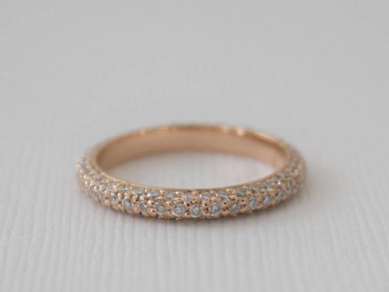 3-Reihiges Micro Pave "Volles Eternity Diamantband in 18K Rosegold von Studio1040