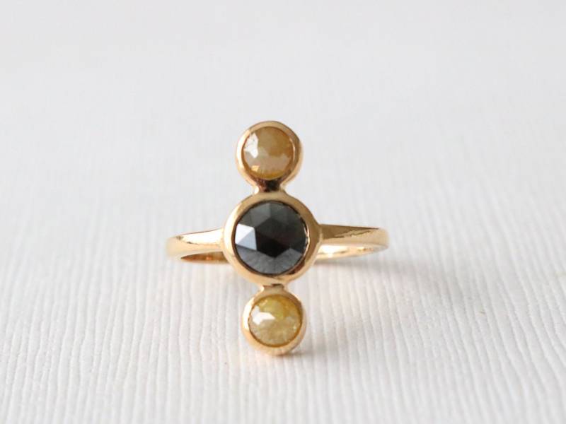 14K Gelbgold Drei Stein Diamant Ring von Studio1040