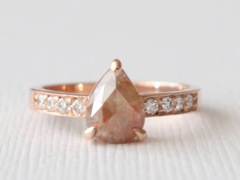 Birne Rose Cut Natürlicher Grauer Diamant Solitär Ring, Diamant-Verlobung Mit in 14K Gold Design Von Studio 1040 von Studio1040