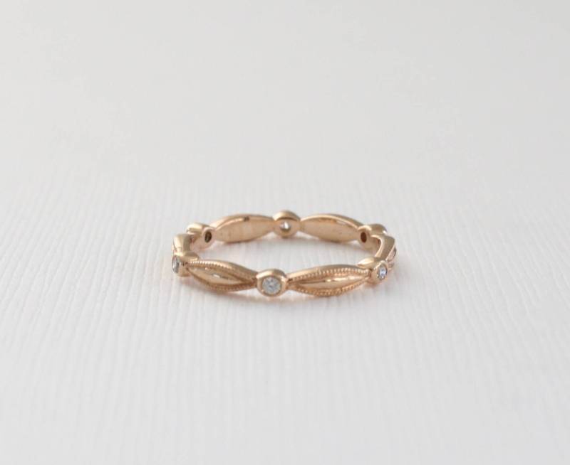 Diamant Milgrain 14K Rose Gold Eternity Ring Handgemachte Stacking Band von Studio1040