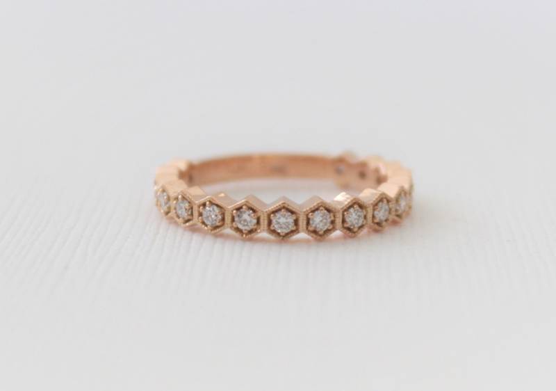 Geschliffener Hexagon Diamant Eternity Ring 14K Rose Gold Ehering von Studio1040